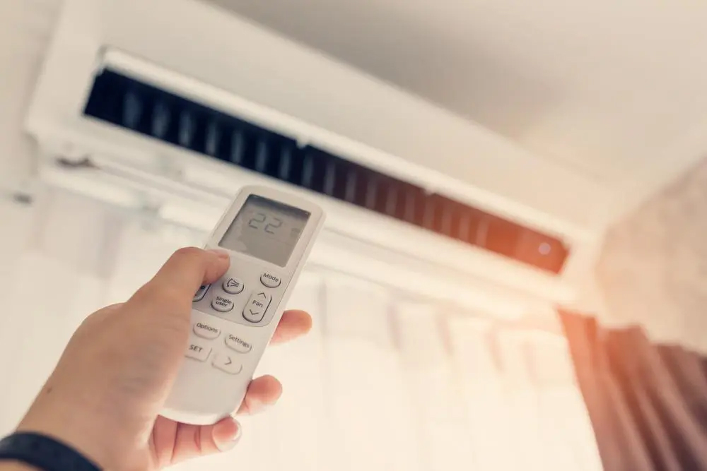 Hiện nay, nhiều nhà đều lắp đặt máy điều hòa để tránh cái nóng từ nhiệt độ ngoài trời