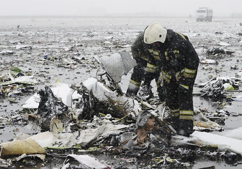 Toàn bộ máy bay phát nổ ngay khi đâm xuống đường băng, 62 hành khách hoàn toàn thiệt mạng