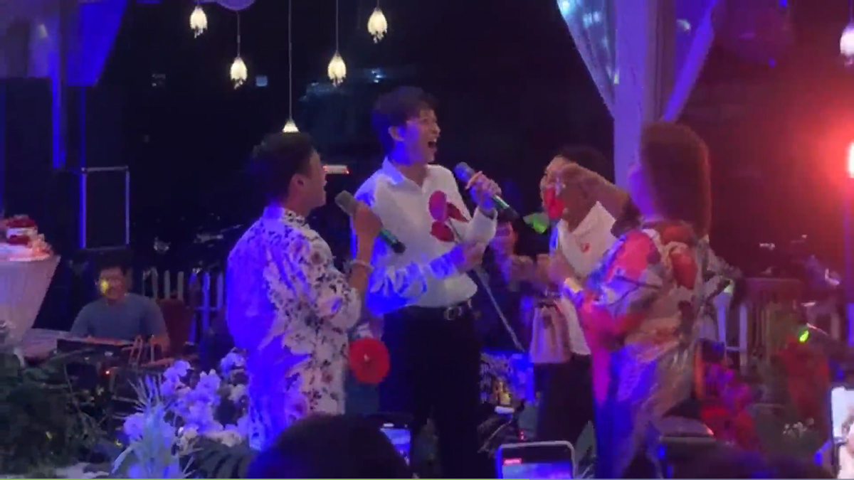 Danh hài Hoài Linh đi hát đám cưới ở Tiền Giang, diện mạo trẻ trung, 'quẩy' cực sung - ảnh 3