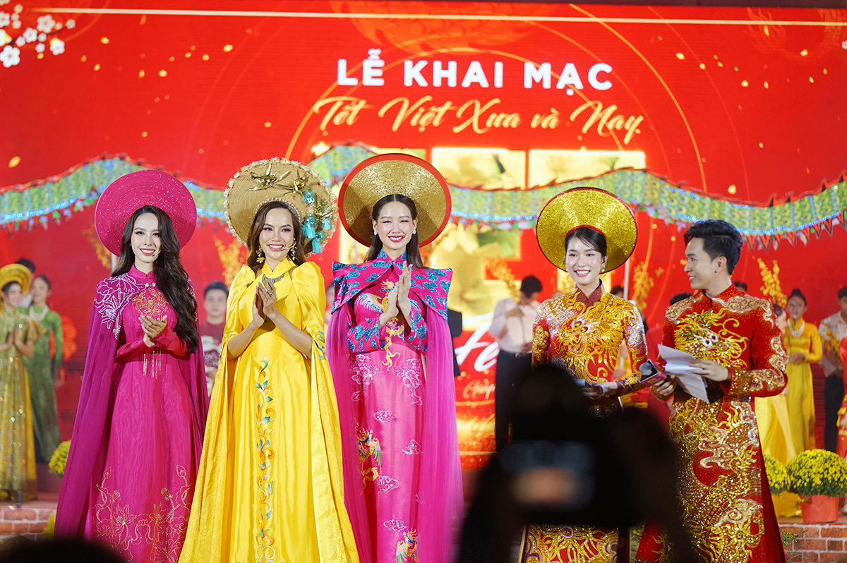 Bộ 3 Ngọc Hằng, Hoàng Phương, Bảo Ngọc tham gia sân khấu tái hiện nghi lễ tết cổ truyền