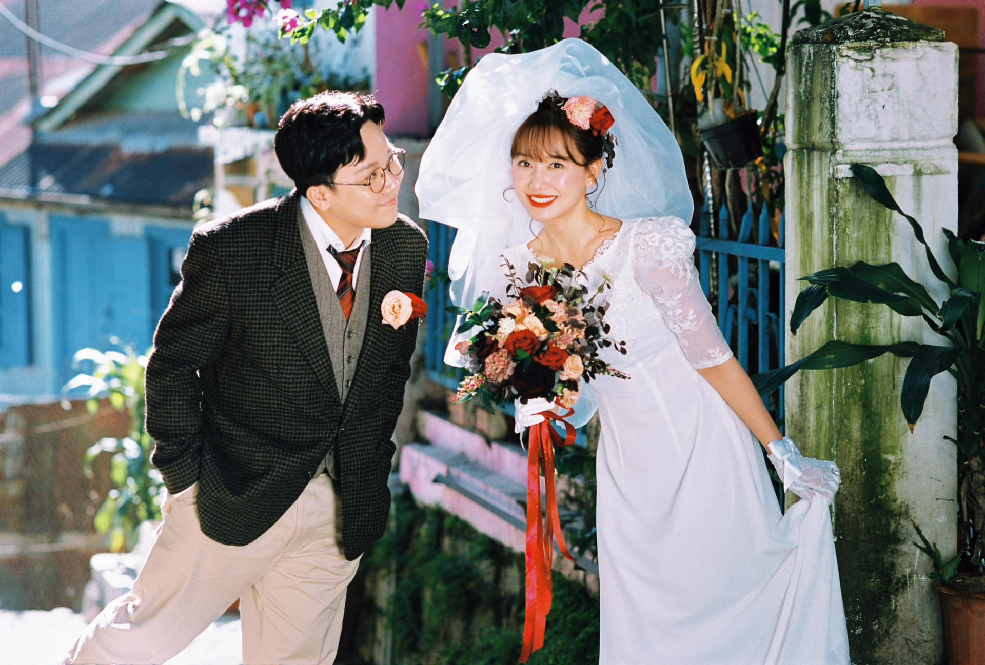 Ảnh kỷ niệm 7 năm ngày cưới của Trấn Thành và Hari Won