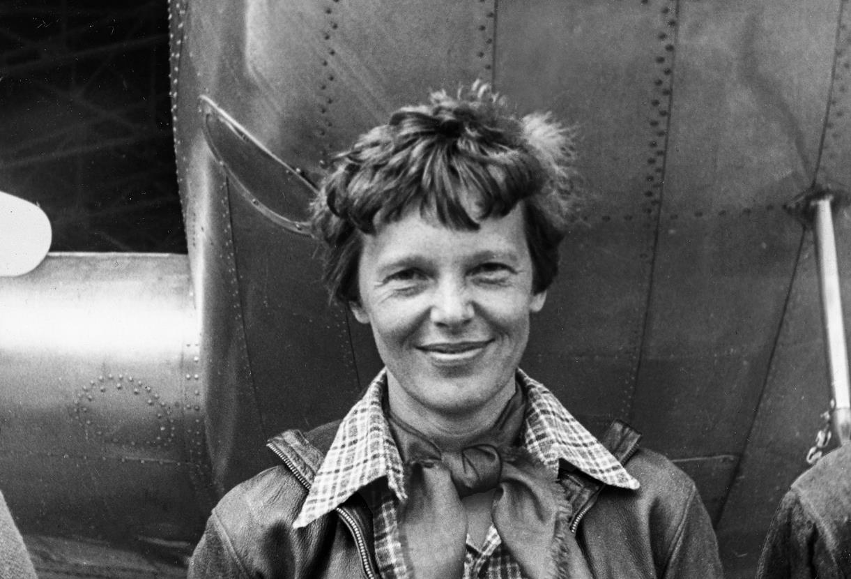 Amelia Earhart đã mất tích cùng chiếc máy bay năm 1937 trên hành trình vòng quanh thế giới