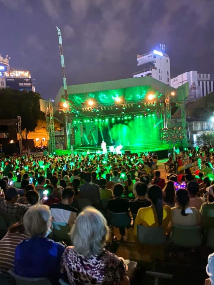 Mỗi đêm diễn của Hồ Văn Cường còn thu hút rất đông khán giả đến xem, nhất là khán giả lớn tuổi