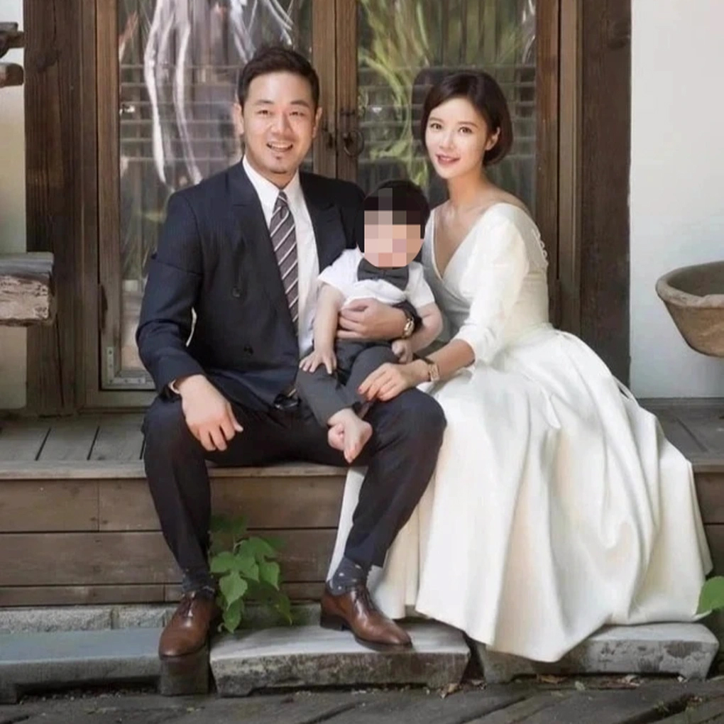 Tấm ảnh hiếm hoi giữa Hwang Jung Eum và chồng đại gia