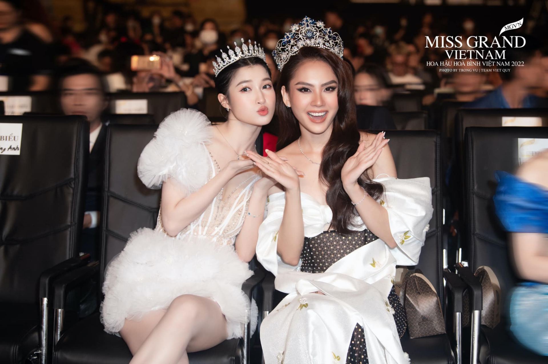 Mai Phương là người đồng hành cùng Phương Nhi khi luyện giao tiếp tiếng Anh trước lúc Phương Nhi tham dự Miss International 2023