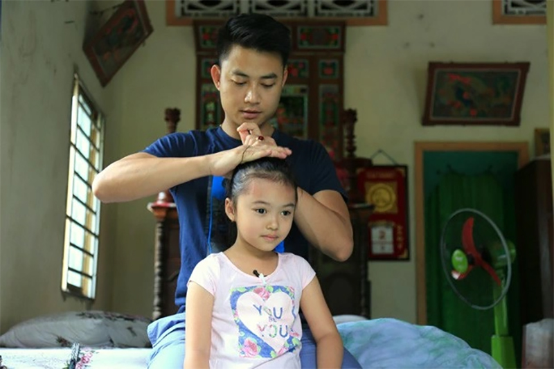 Phạm Tiến Lộc và con gái trên chương trình truyền hình