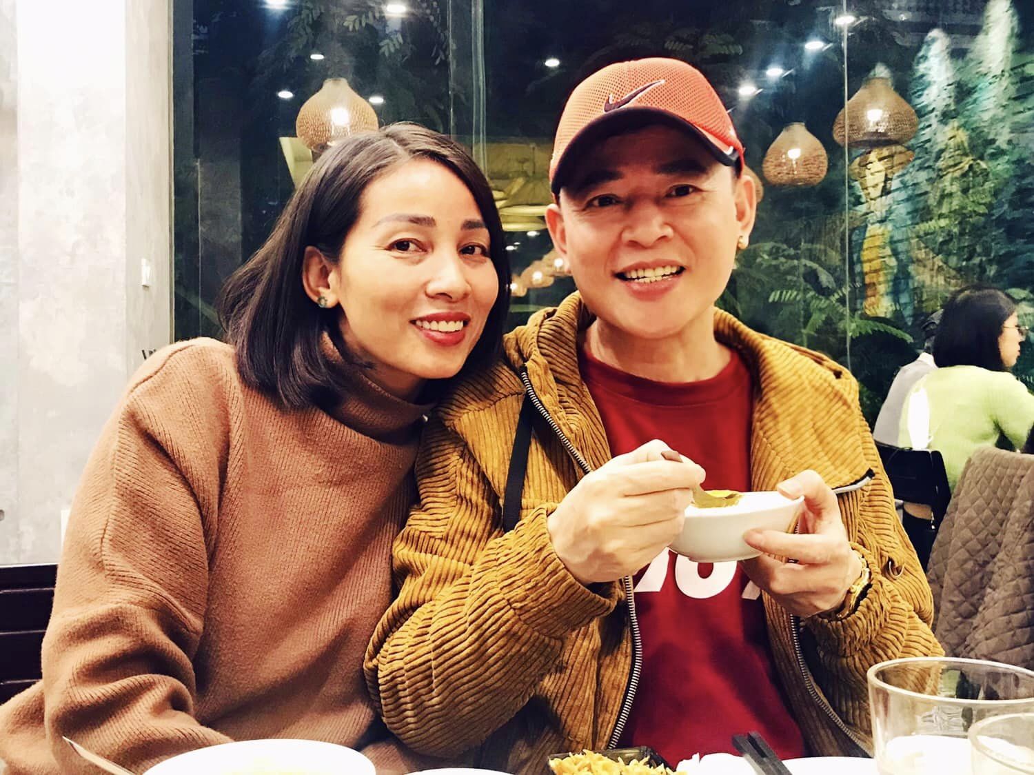 Tùng Dương và vợ đi du lịch, ăn uống vào dịp Tết vừa qua