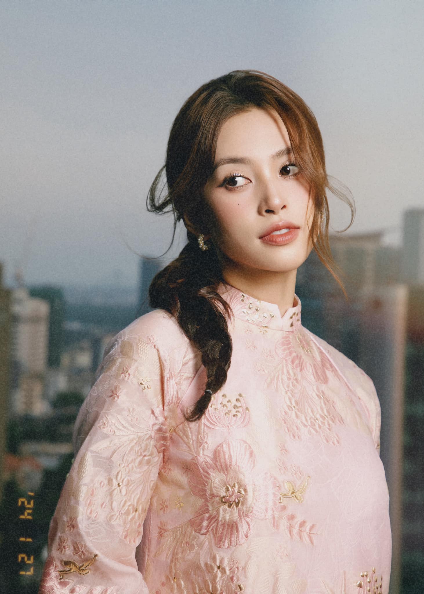 Hoa hậu Tiểu Vy sinh năm 2000 nổi tiếng trong showbiz Việt