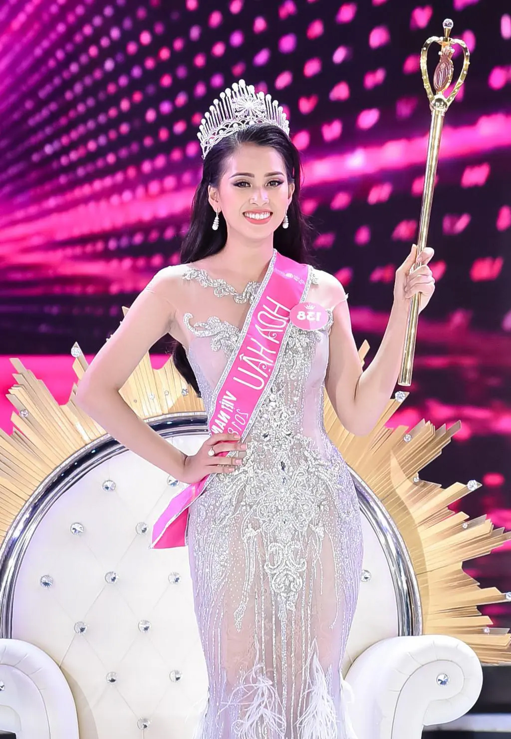 Năm 2018, Tiểu Vy đăng quang cuộc thi Hoa hậu Việt Nam