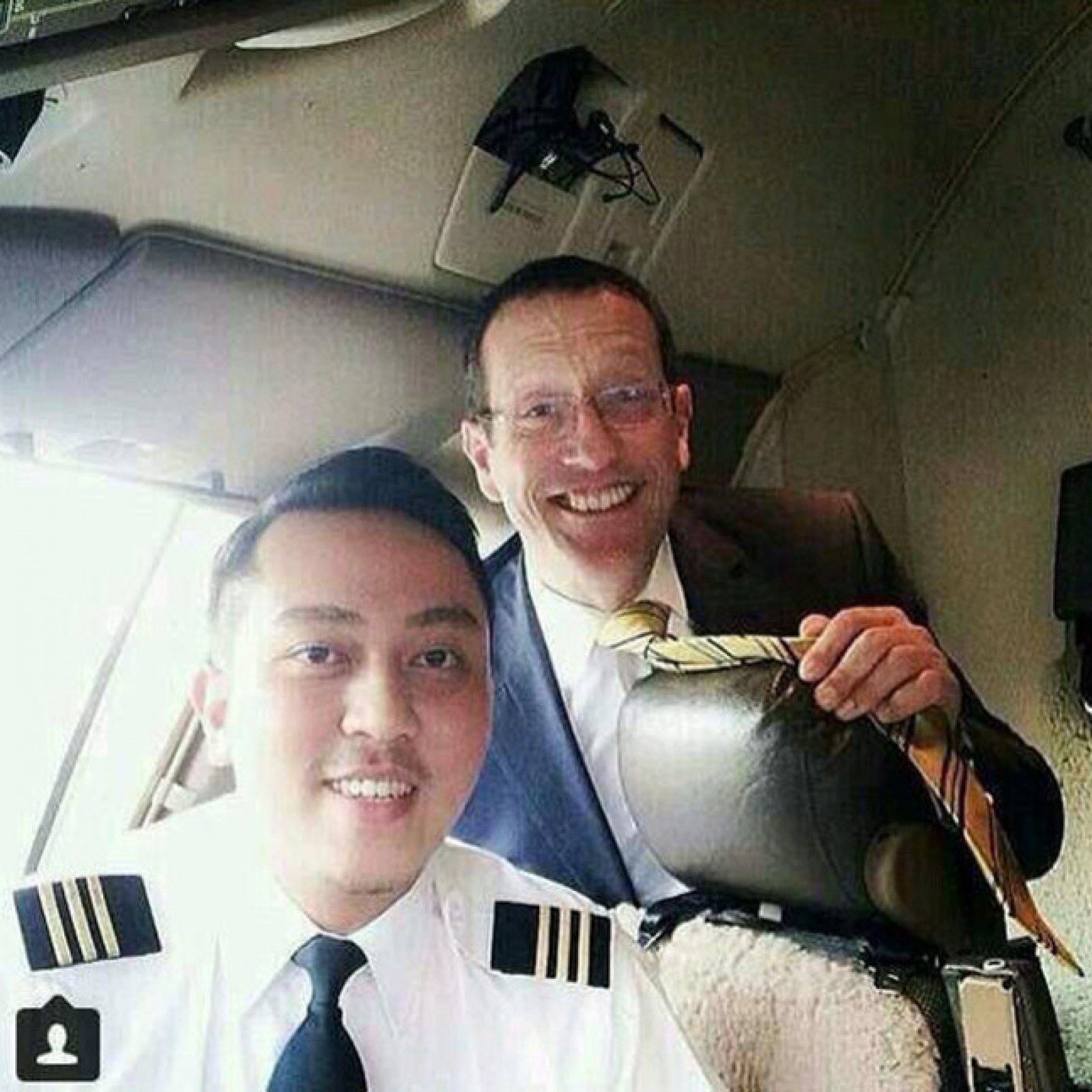 Fariq (trái) - cơ phó trên máy bay MH370
