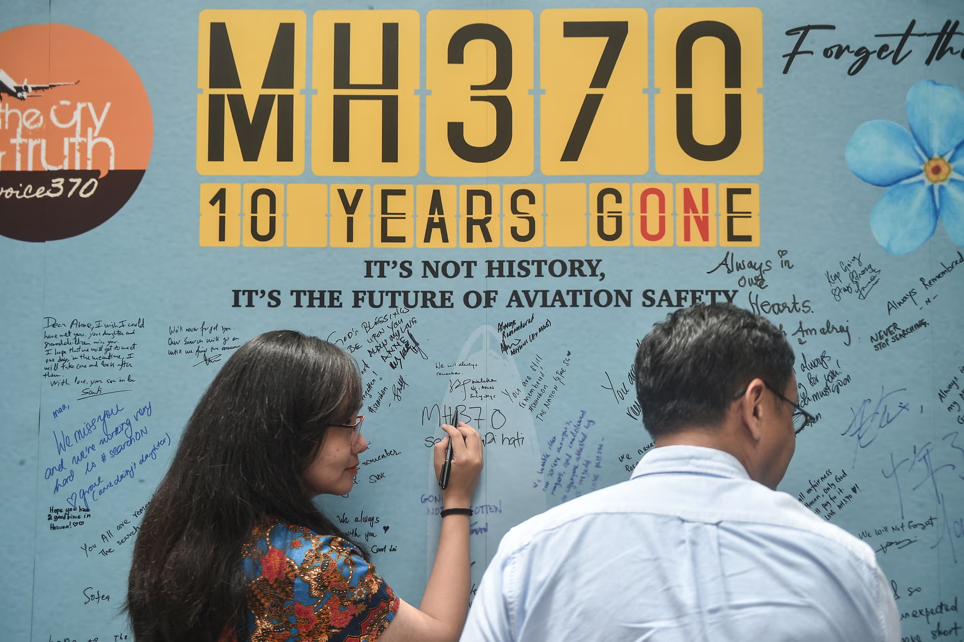Sau 10 năm, mọi người tưởng niệm sự kiện đau lòng về chiếc máy bay MH370