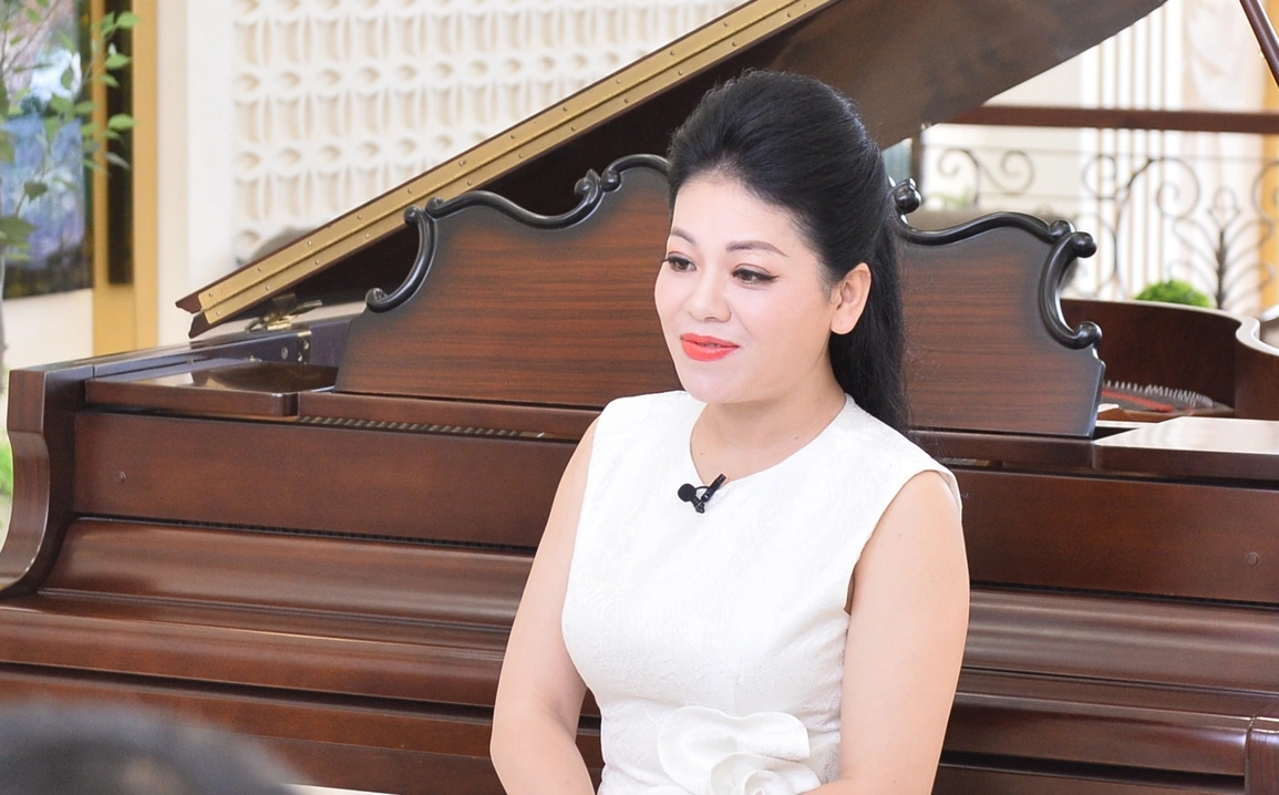 Ngoài việc ca hát, Anh Thơ còn làm giảng viên thanh nhạc tại Nhạc viện Hà Nội