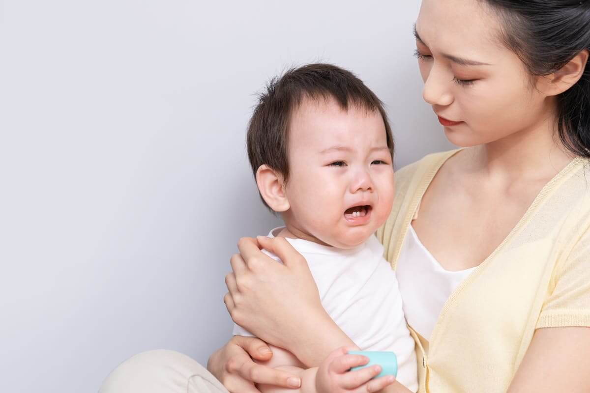 Hiện tượng con khóc lặng dễ xảy ra ở trẻ nhỏ và có thể tự bình thường trở lại sau 1 giờ