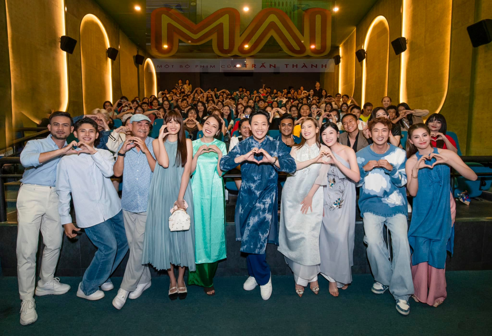 Tuấn Trần, Phương Anh Đào cùng dàn diễn viên phim Mai đi tuyên truyền quảng bá vào dịp Tết 2024
