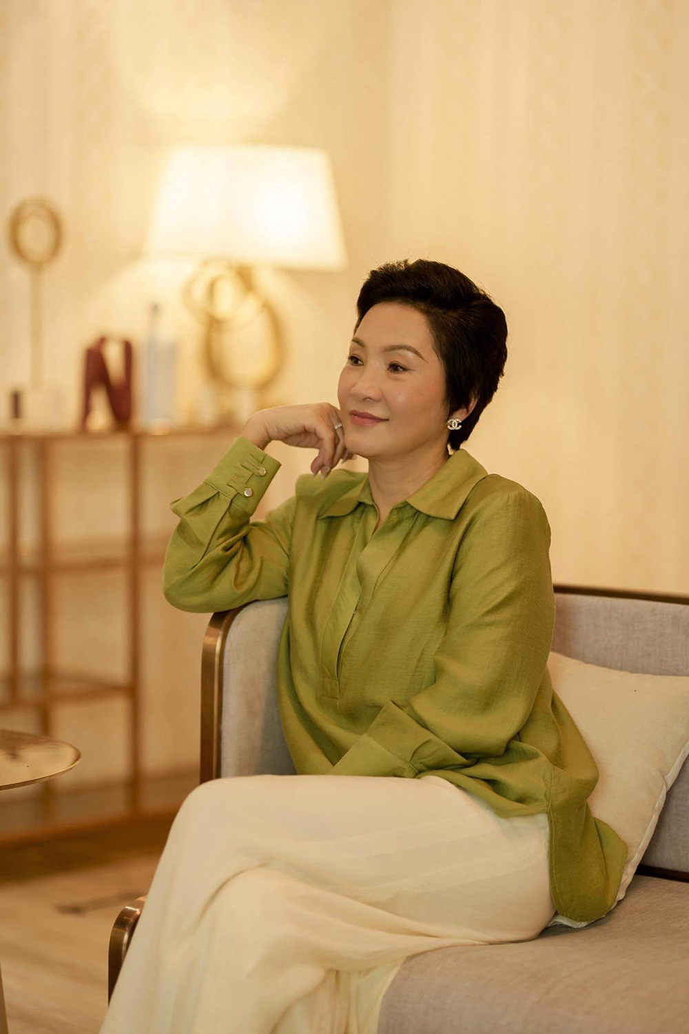 Hồng Đào thủ vai bà Đào - mẹ của nam chính Trùng Dương trong phim Mai