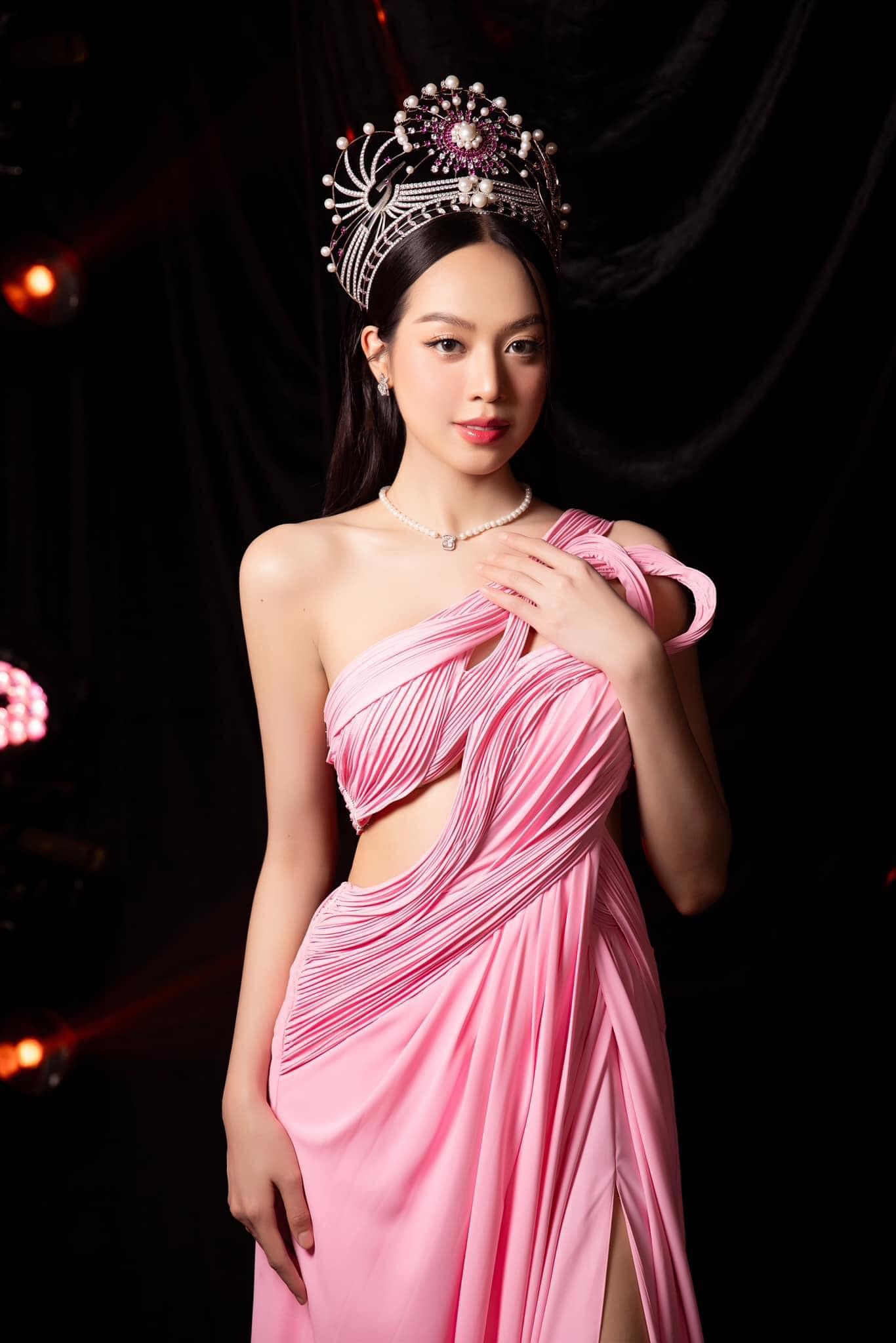 Thanh Thủy là hoa hậu chính quy đầu tiên được cử đến Miss International
