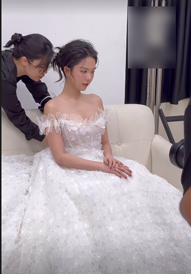 Ngọc Trinh diện váy cưới khiến netizen hoang mang về việc liệu cô có sắp lên xe hoa
