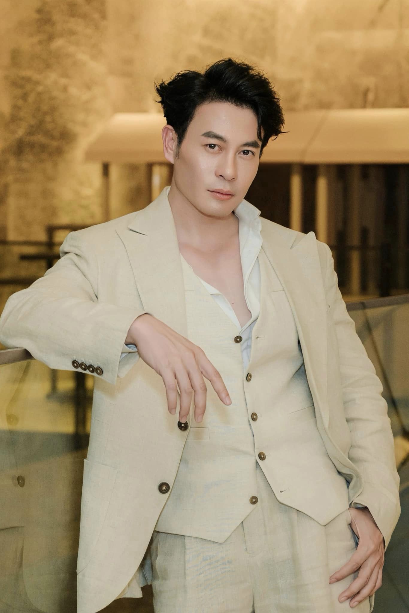 Trương Thanh Long từng đóng cảnh đỏ mặt với diễn viên nam, biến mất khỏi showbiz nay trở lại khiến Quang Sự ghen tuông - ảnh 9