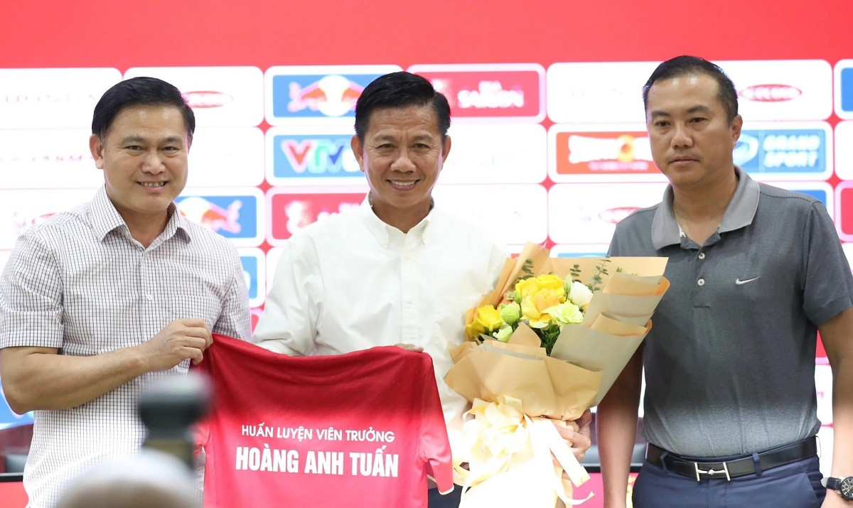 HLV Hoàng Anh Tuấn được bổ nhiệm làm người dẫn dắt U23 Việt Nam thay thế vị trí của ông Troussier