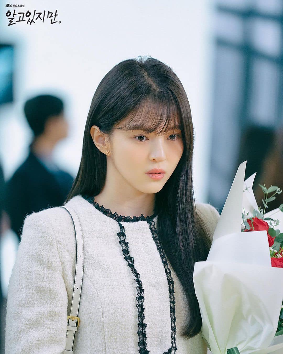 Trong phim, Han So Hee thủ vai Na Bi - một sinh viên đại học hiền lành và ngây thơ