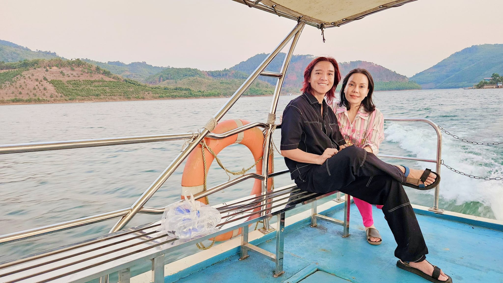 Ở tuổi U50, Việt Hương có cuộc sống hạnh phúc, thoải mái với ông xã và con cái