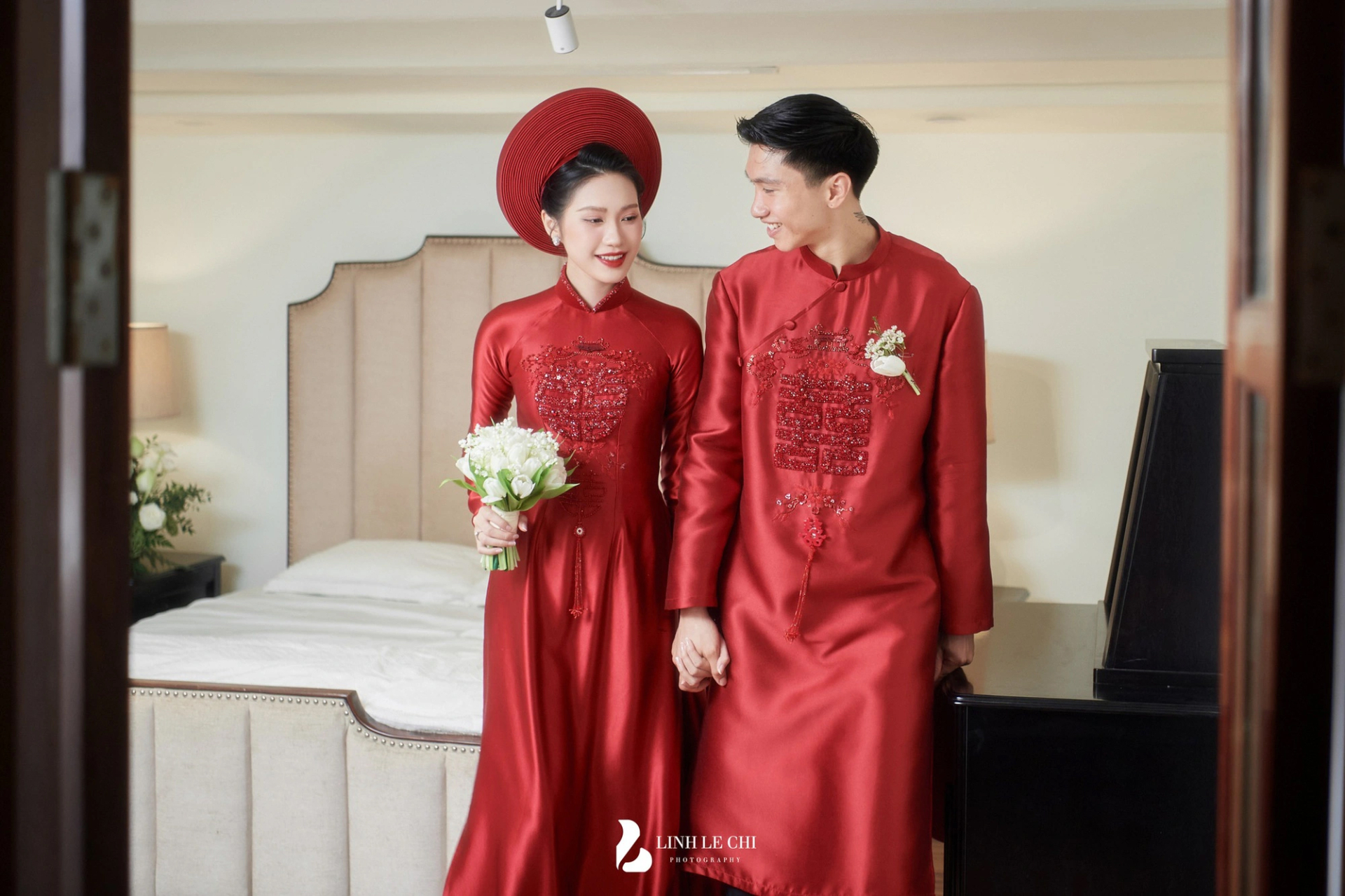 Nhiếp ảnh gia chụp cho đám cưới của Quang Hải cũng từng bấm máy cho hôn lễ của Đoàn Văn Hậu