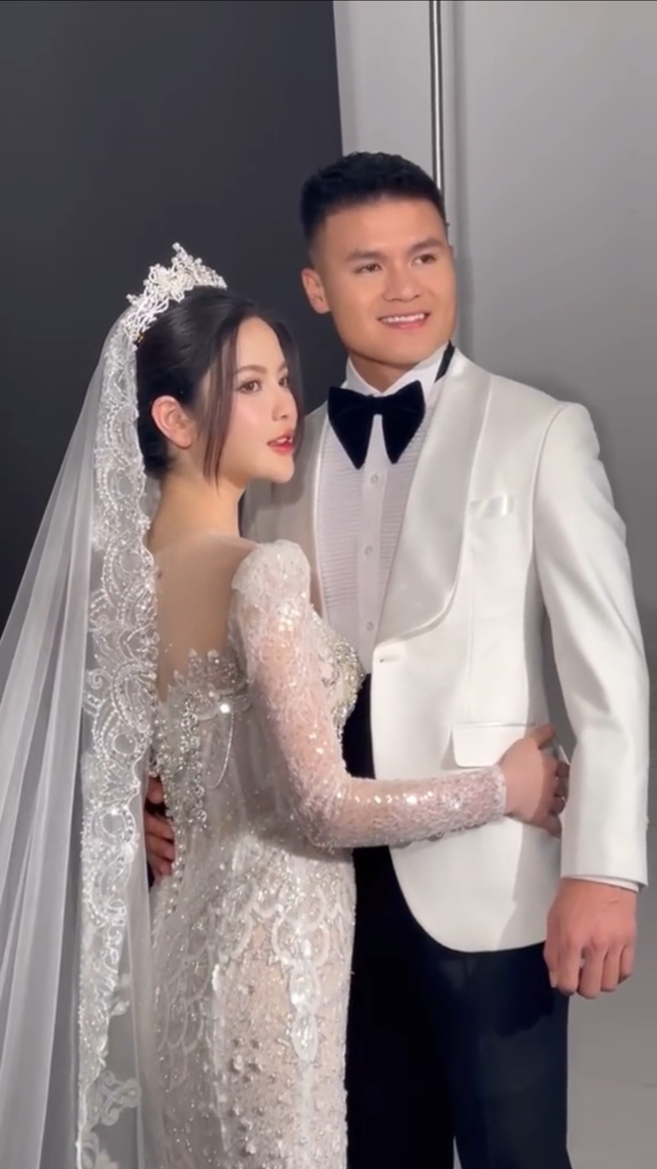 Những video, hình ảnh trong đám cưới Quang Hải - Chu Thanh Huyền được tài khoản của chủ studio đăng đầu tiên mà không phải là cô dâu chú rể