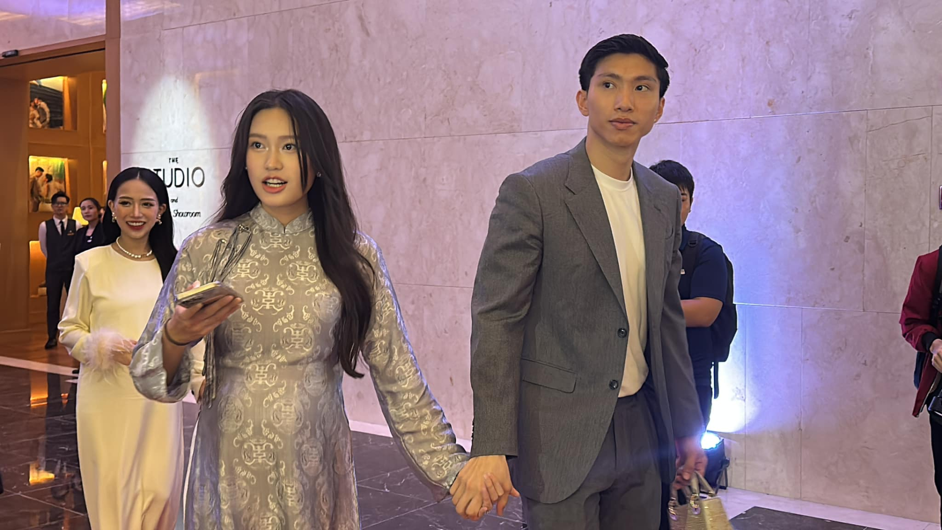 Đoàn Văn Hậu và Doãn Hải My tại đám cưới Quang Hải - Chu Thanh Huyền