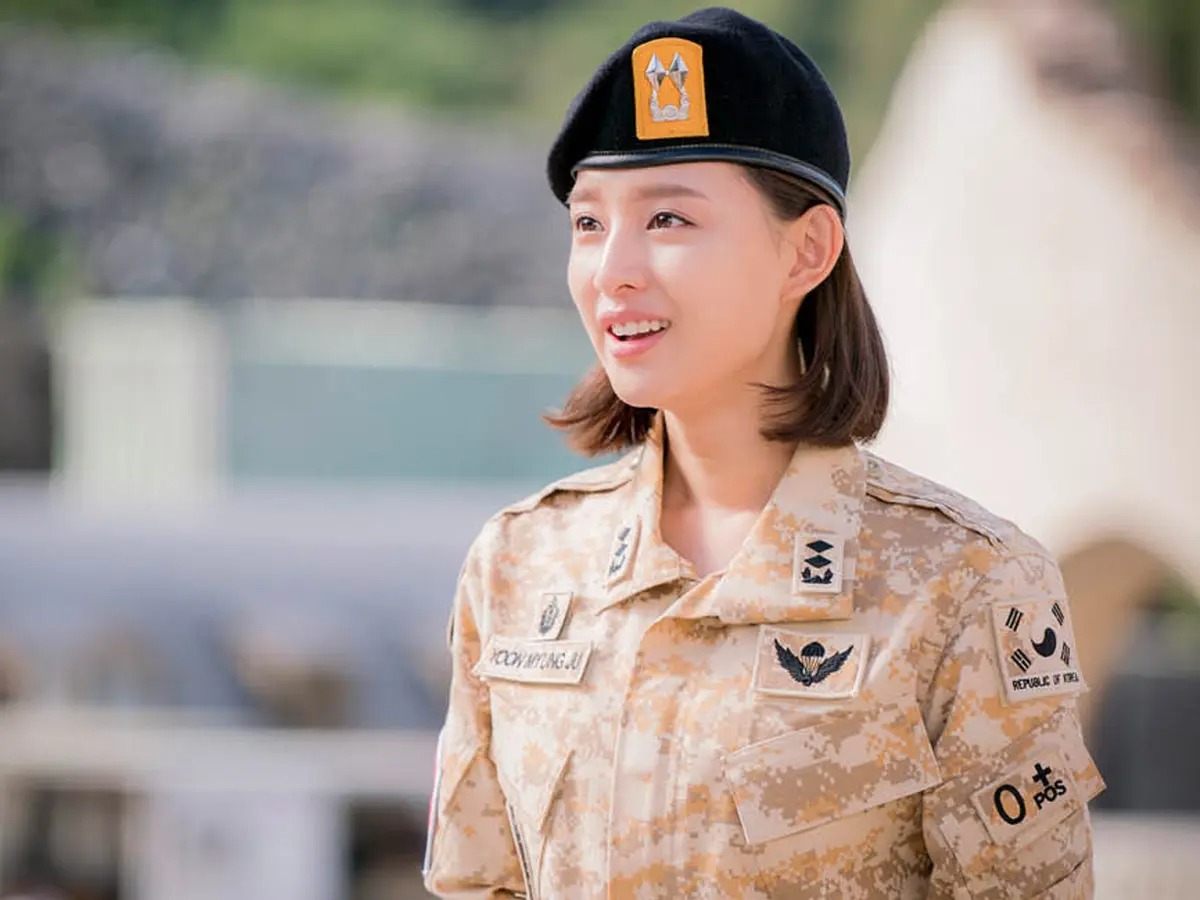 Kim Ji Won là nữ phụ trong phim Descendants of the Sun
