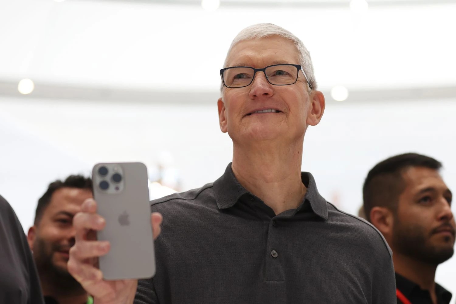 Tim Cook hiện đang giữ chức CEO của Tập đoàn Apple sau khi Steve Jobs rời ghế