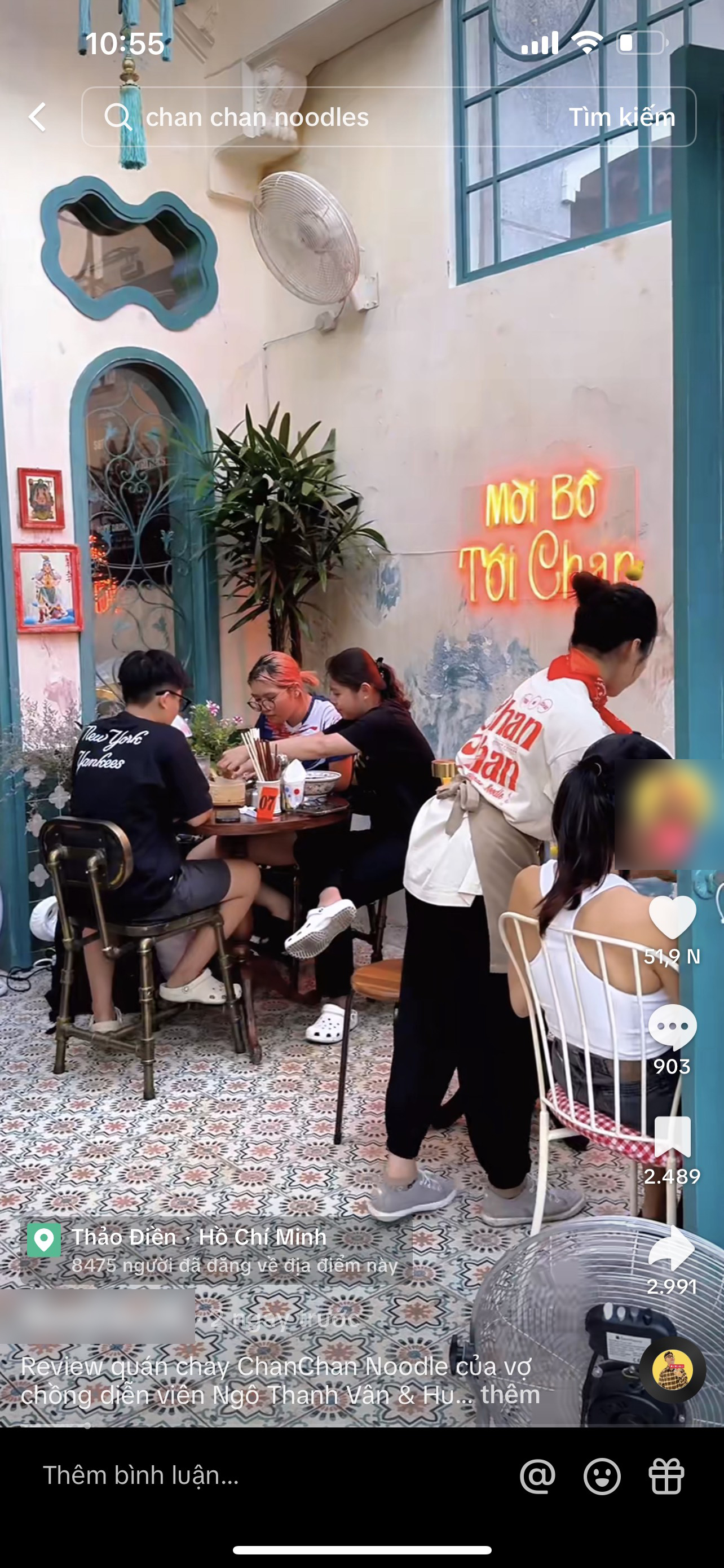 Không gian quán ăn chay của Ngô Thanh Vân theo phong cách cổ điển nhưng vẫn sang trọng, ấm áp