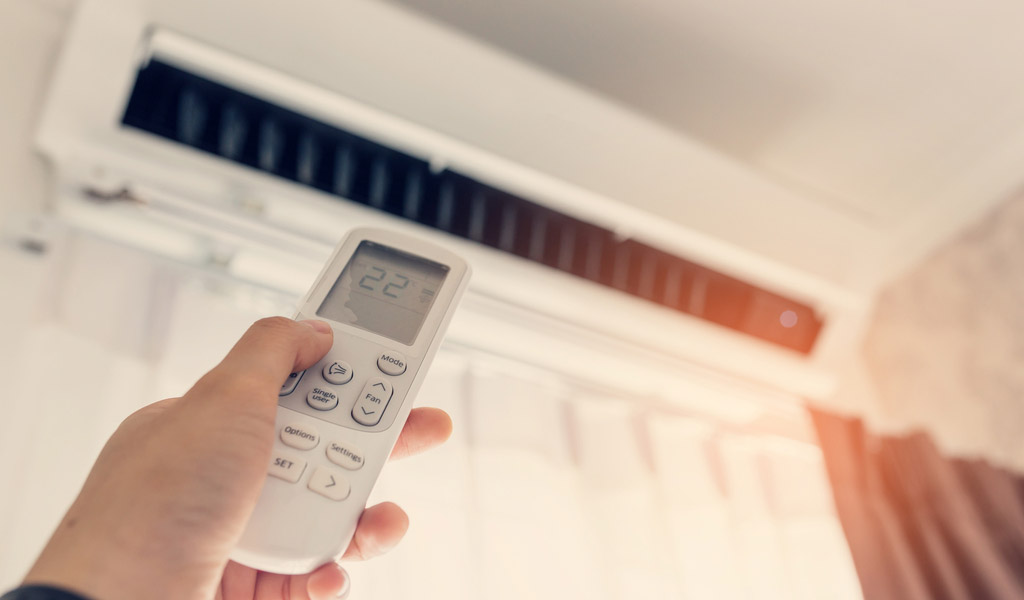 Sử dụng máy điều hòa vào mùa nóng cần lưu ý các chế độ làm mát trên điều khiển để tiết kiệm điện hiệu quả