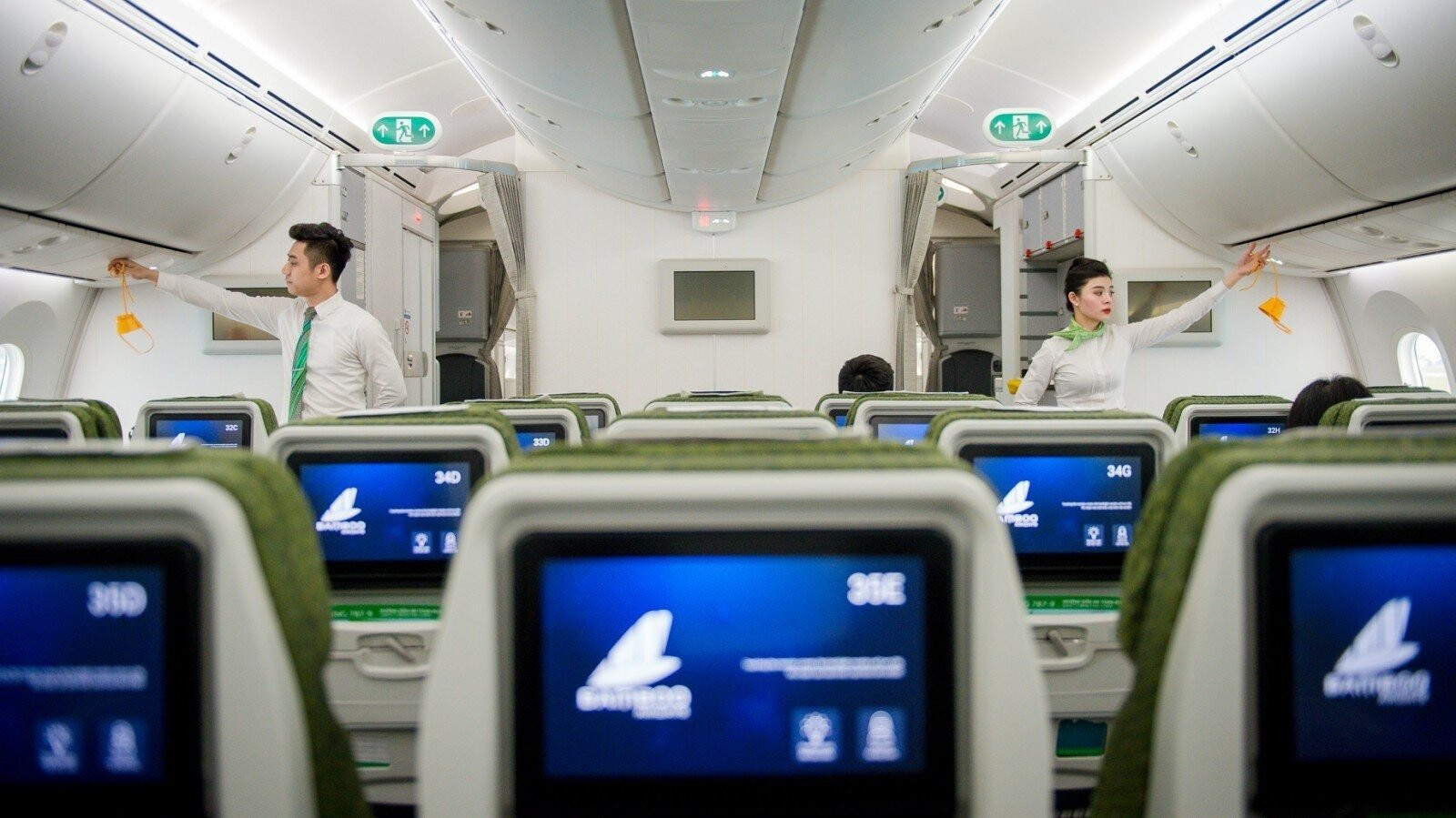 Khi đi máy bay, hành khách cần tuân thủ tuyệt đối các quy tắc an toàn