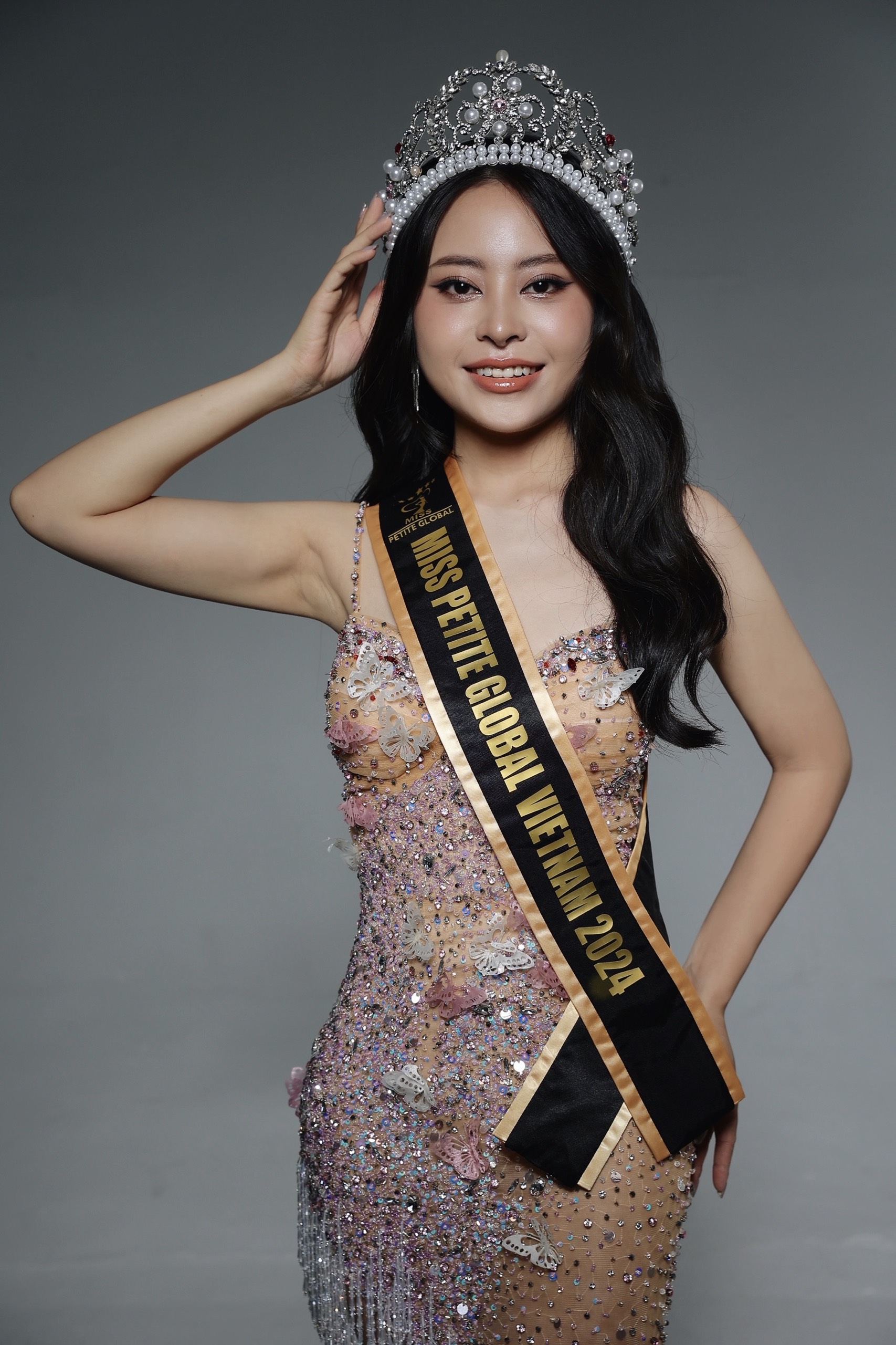 Lê Trang Ngân từng đăng quang là Á hậu 1 tại Miss Petite Vietnam 2023