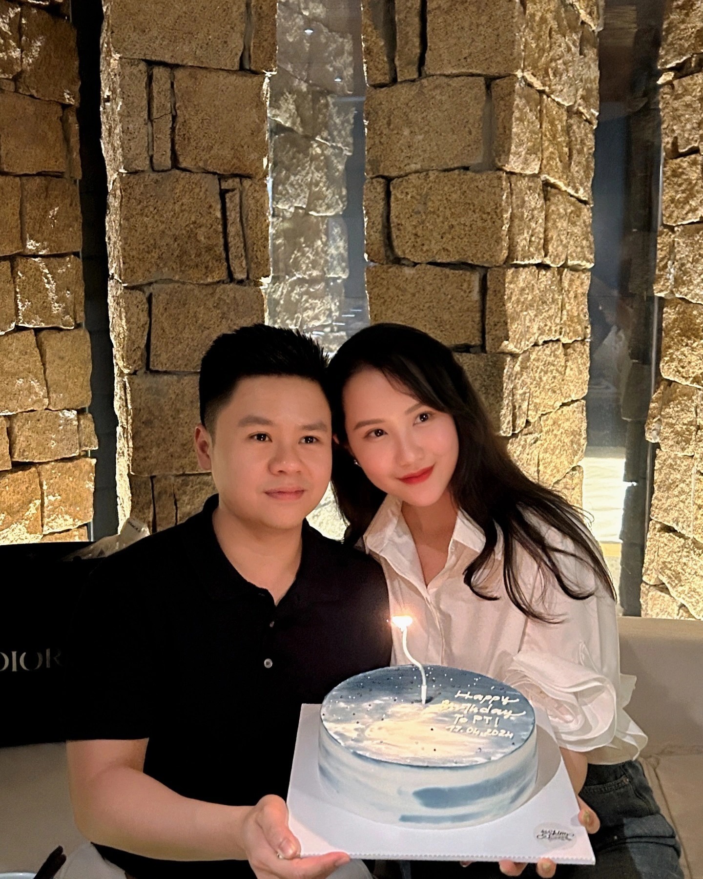 Vợ chồng Phan Thành thỉnh thoảng đăng ảnh hạnh phúc lên mạng xã hội