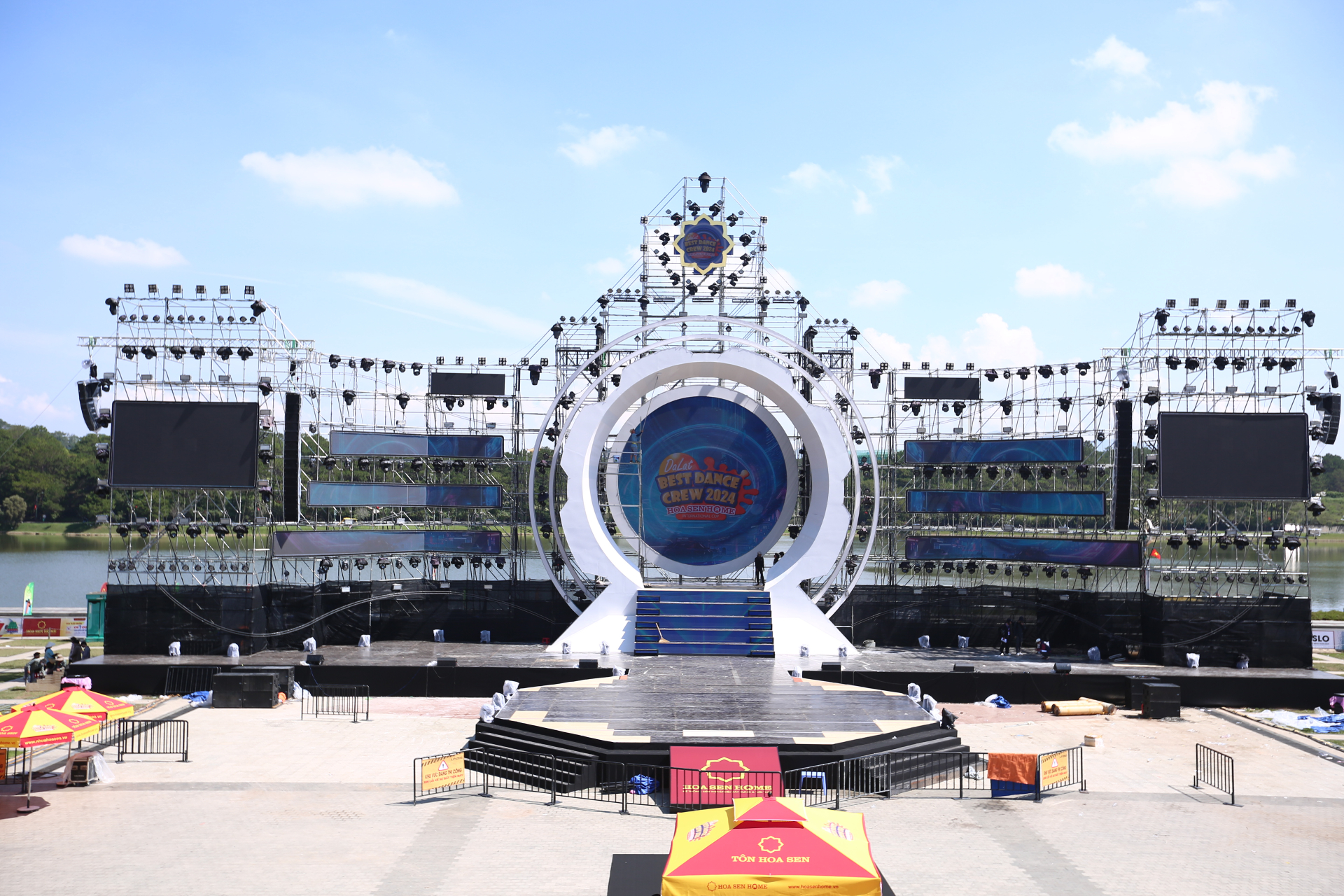 Sân khấu chung kết của Dalat Best Dance Crew 2024 tại Quảng trường Lâm Viên