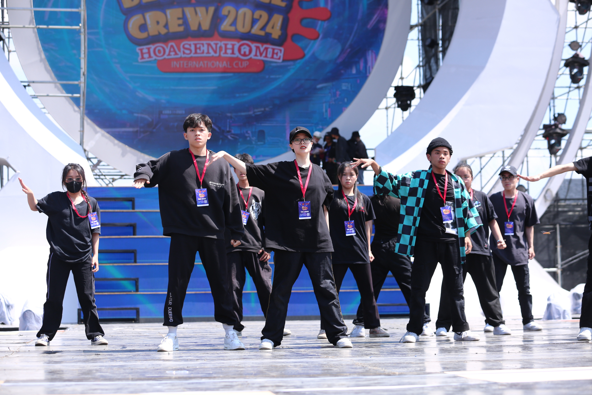 Các nhóm nhảy tập duyệt sân khấu trước thềm chung kết
