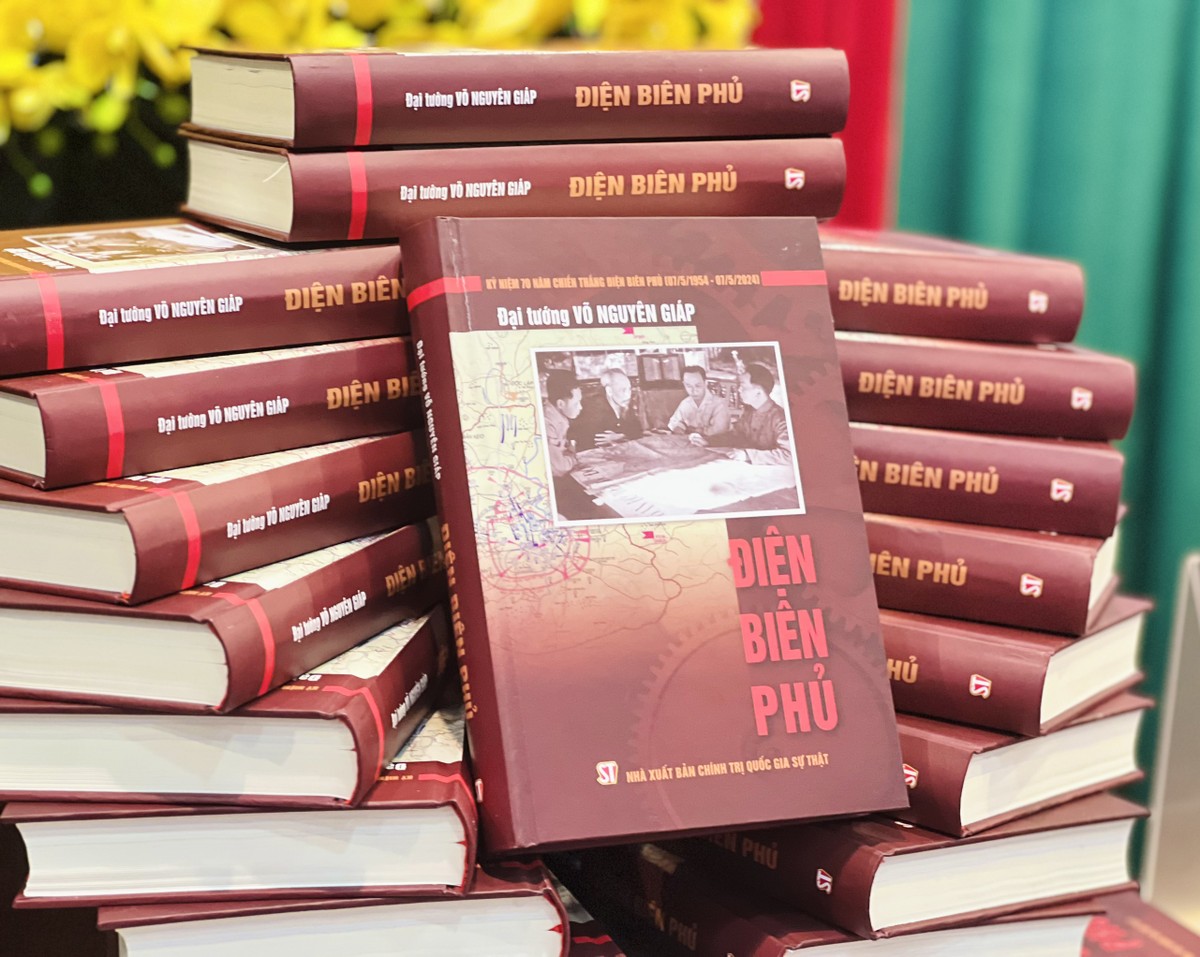 Quyển sách Điện Biên Phủ của Đại tướng Võ Nguyên Giáp được xuất bản