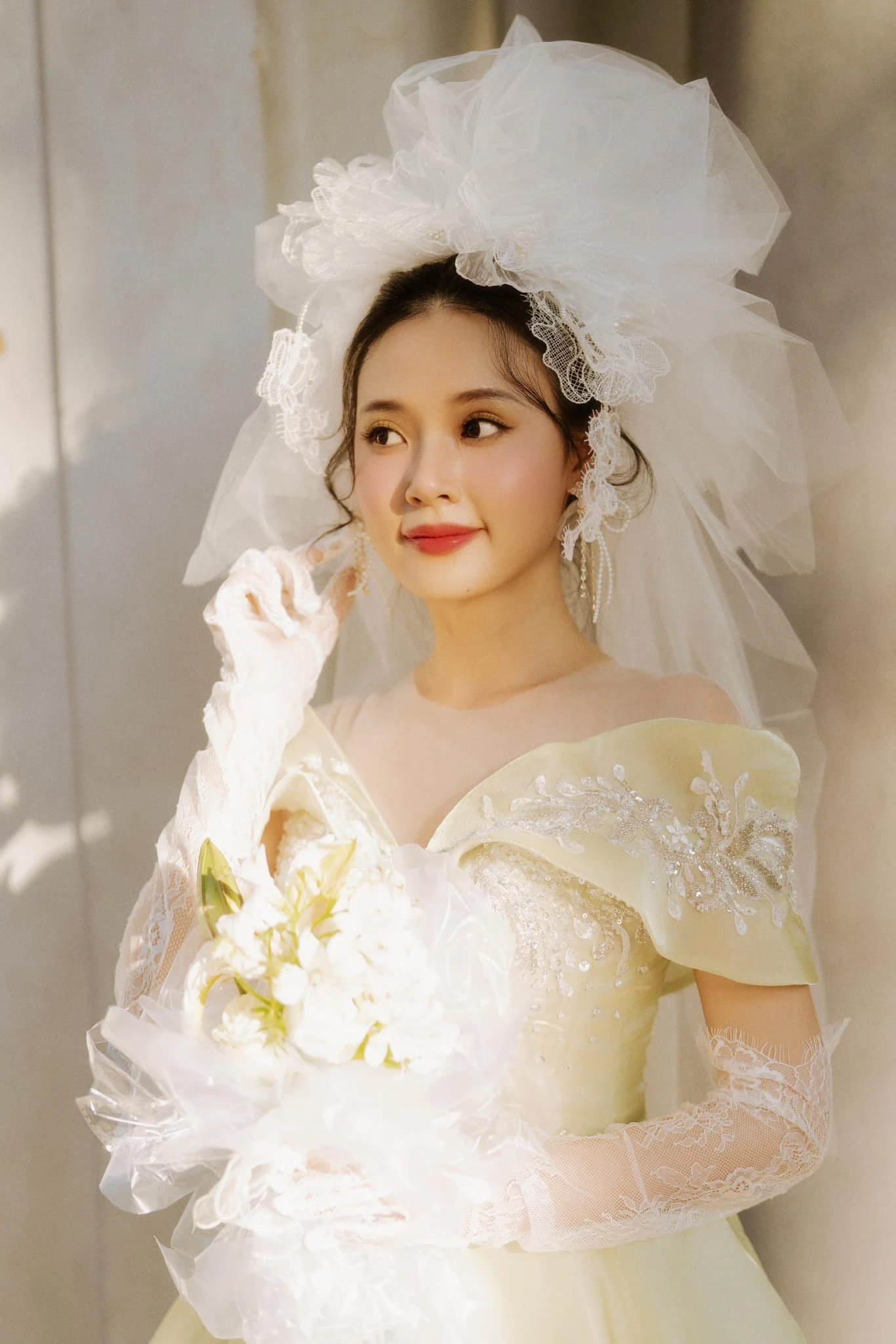 Hình ảnh Midu trong bộ váy cưới truyền thống