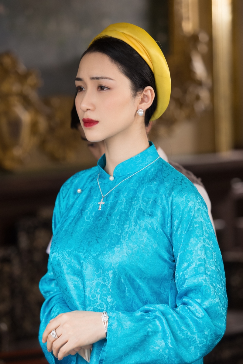 Hòa Minzy gây ấn tượng qua MV tái hiện cuộc hôn nhân giữa Nam Phương Hoàng Hậu và Vua Bảo Đại