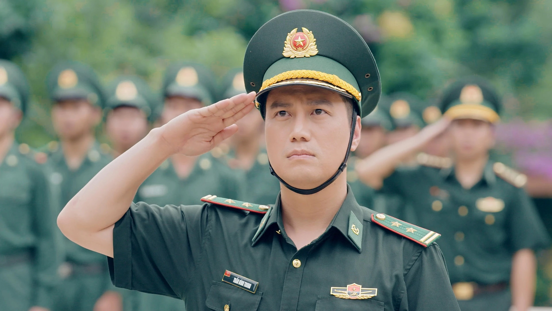Bộ phim 'Cuộc chiến không giới tuyến' do Việt Anh đóng chính nhận được nhiều lời khen ngợi
