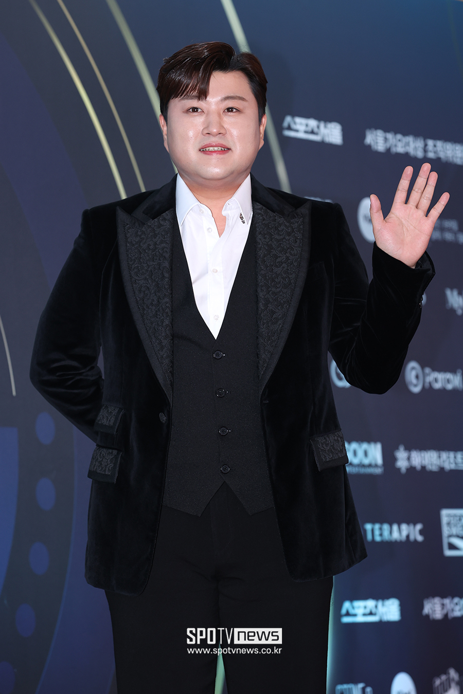 Nam ca sĩ Kim Ho Joong đứng trước cáo buộc gây tai nạn rồi bỏ trốn khỏi hiện trường