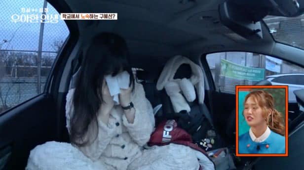 Goo Hye Sun sống tạm trên xe hơi, rửa mặt bằng khăn giấy ướt và ăn mì ăn liền sống qua ngày