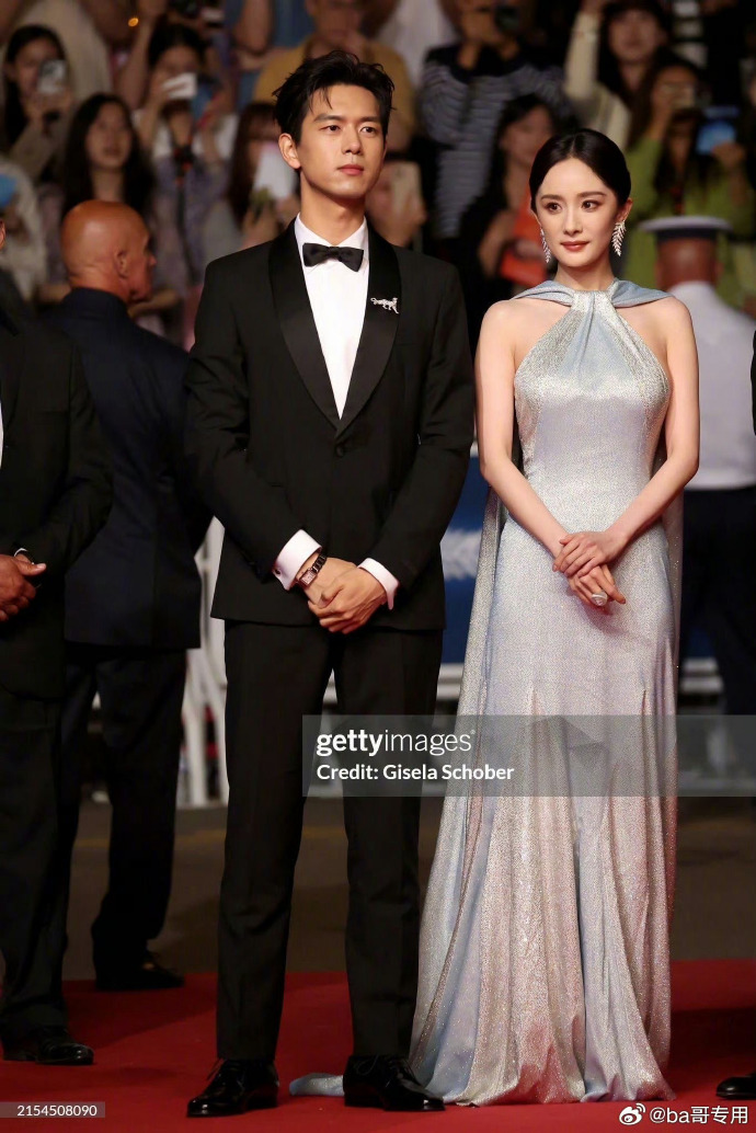 Dương Mịch lộ khoảnh khắc hớ hênh trên thảm đỏ Cannes 2024 vì chiếc váy phản chủ - ảnh 10