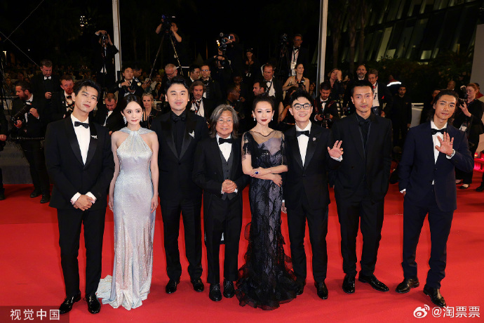 Dương Mịch lộ khoảnh khắc hớ hênh trên thảm đỏ Cannes 2024 vì chiếc váy phản chủ - ảnh 1