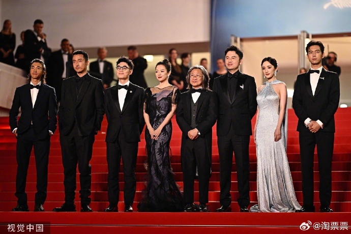 Dương Mịch lộ khoảnh khắc hớ hênh trên thảm đỏ Cannes 2024 vì chiếc váy phản chủ - ảnh 2