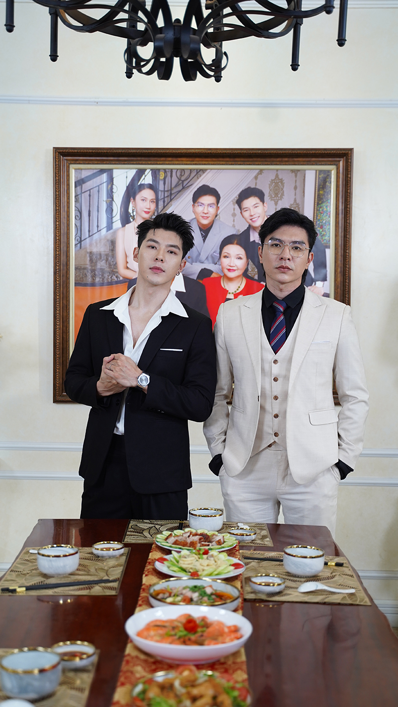 Trung Huy (trái) và Steven Nguyễn trong vai anh em nhà Nguyễn Phó