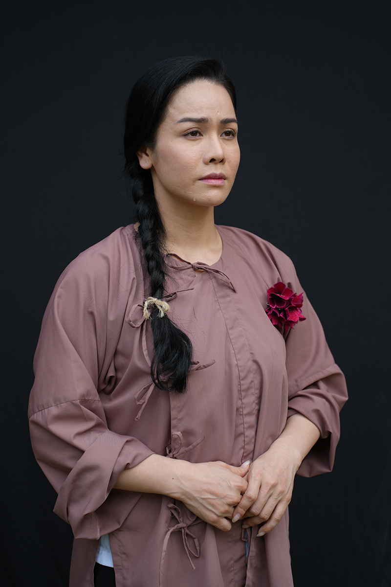 Nhật Kim Anh trong vai cô gái hiện đại Ka vô tình xuyên không về quá khứ vào thân phận của cô hầu Thơm