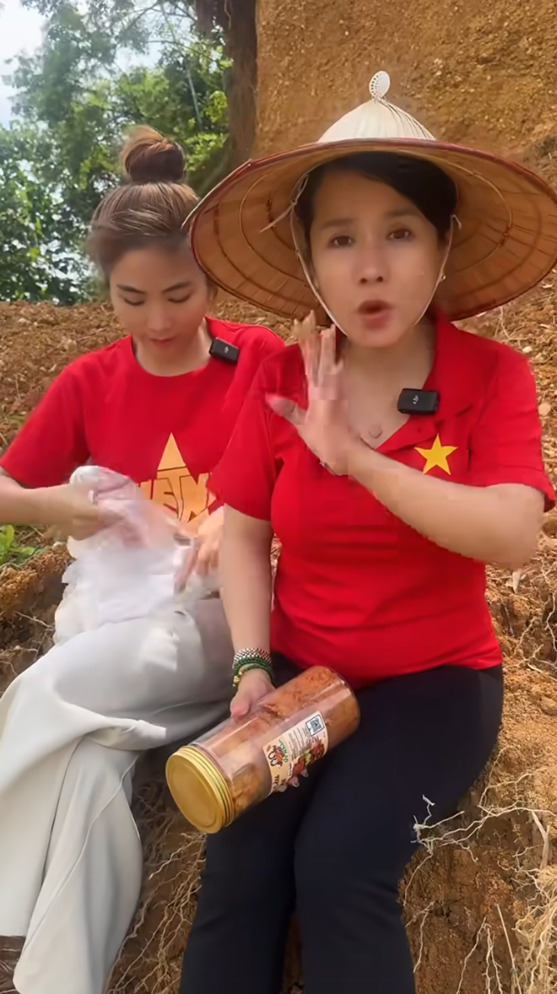 Video ngồi ăn mực tẩm vị của Bà Nhân Vlog gây xôn xao