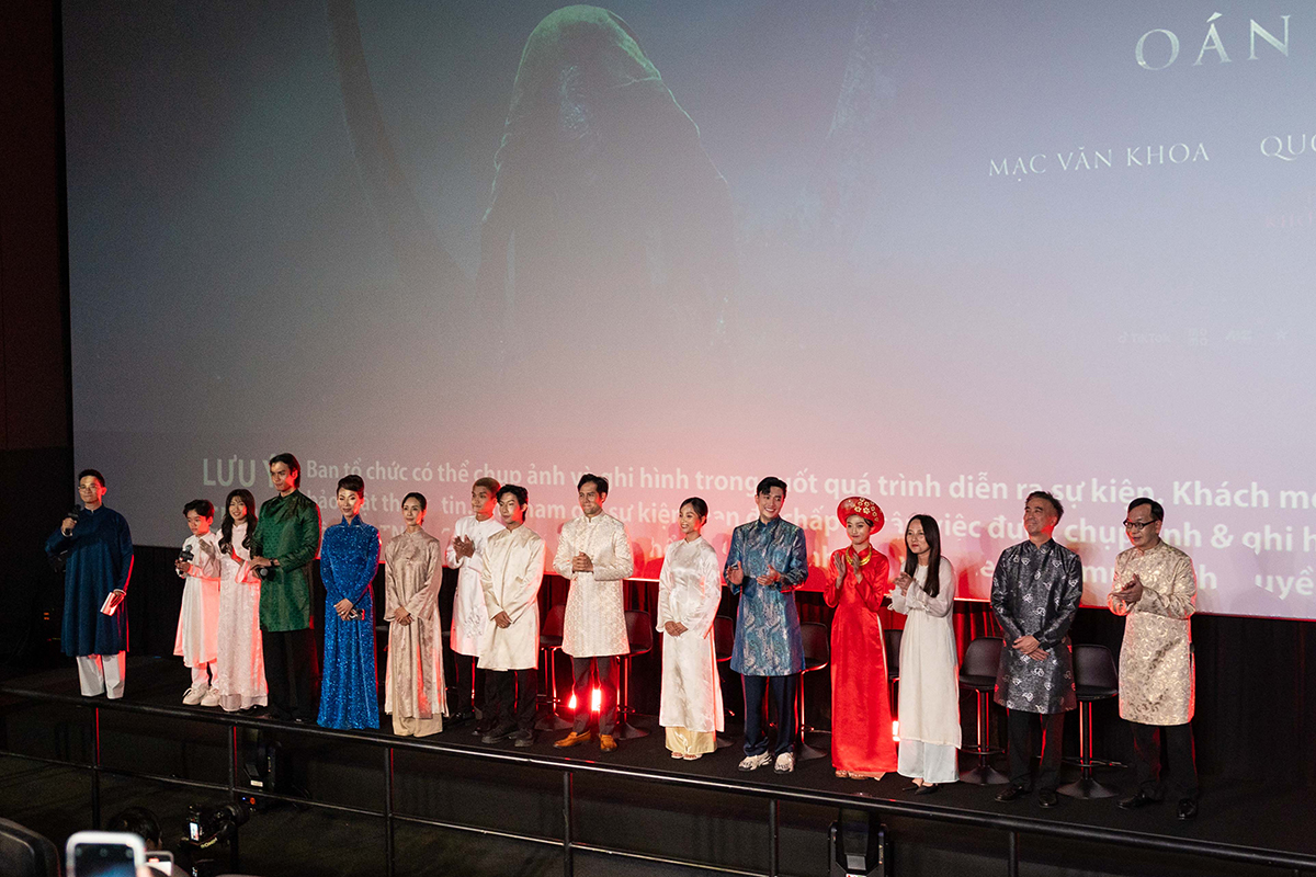 Dàn diễn viên trong 'Út Lan: Oán linh giữ của' ra mắt truyền thông tại showcase chiều ngày 30/5